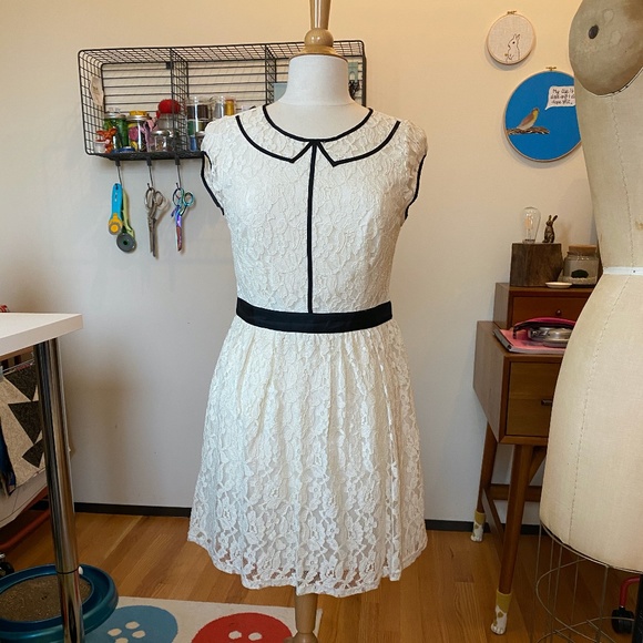 Adorable cream dress with mock Peter Pan collar - Picture 1 of 7